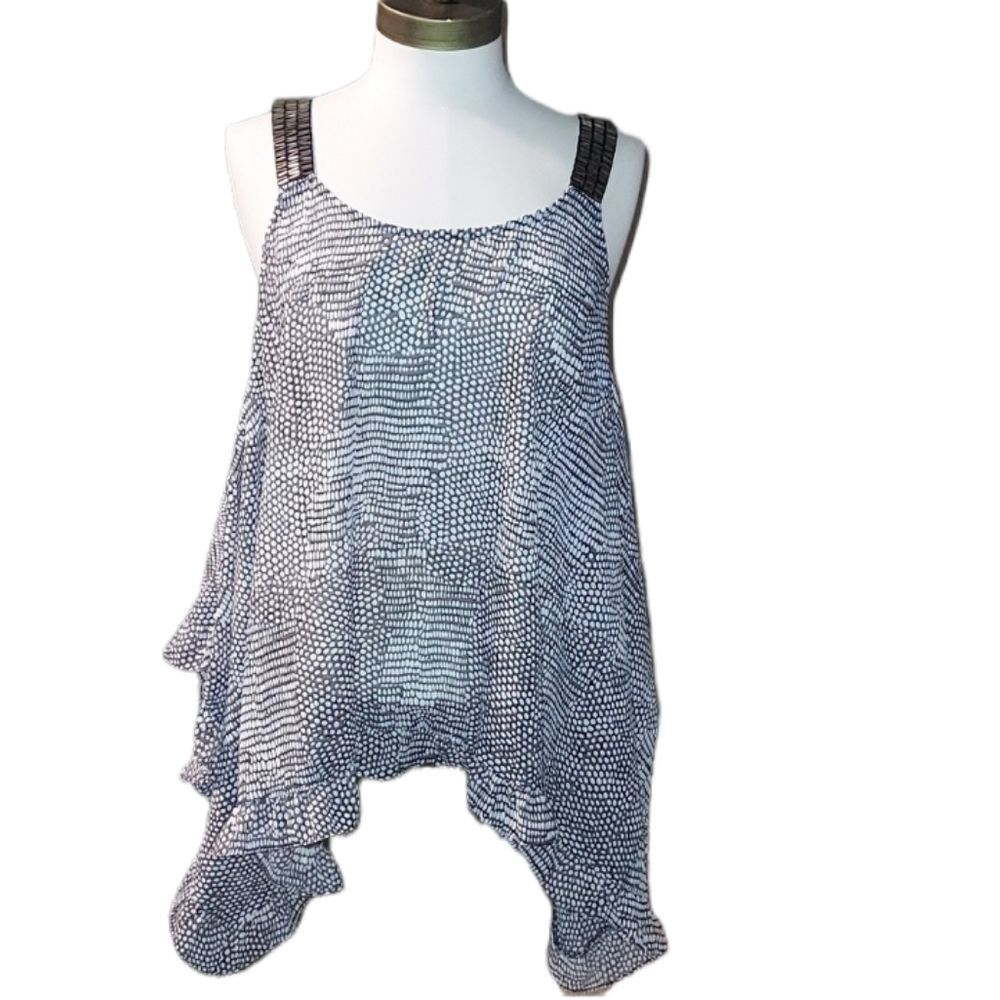 MADISON Paige tops in excellent condition size M
